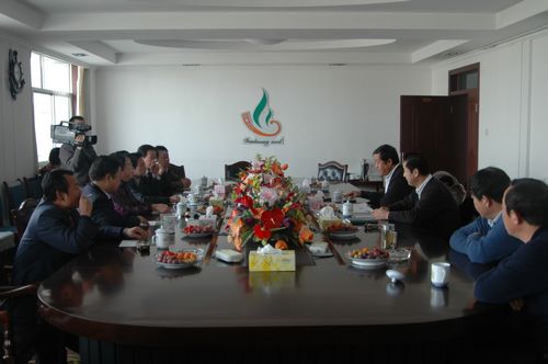 瓜州縣、金塔縣領(lǐng)導(dǎo)來(lái)公司慰問(wèn)