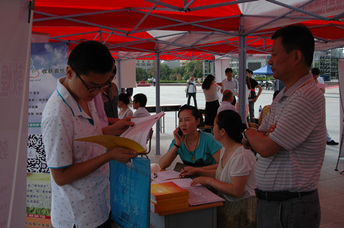 筑巢引鳳，吸納人才 敦煌種業(yè)參加酒泉市人社局組織的大型人才招聘會(huì)