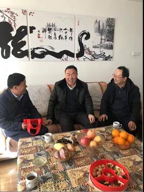 敦煌種業(yè)領導看望慰問公司老干部、老黨員及困難黨員職工