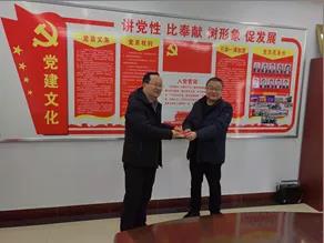 敦煌種業(yè)領導看望慰問公司老干部、老黨員及困難黨員職工