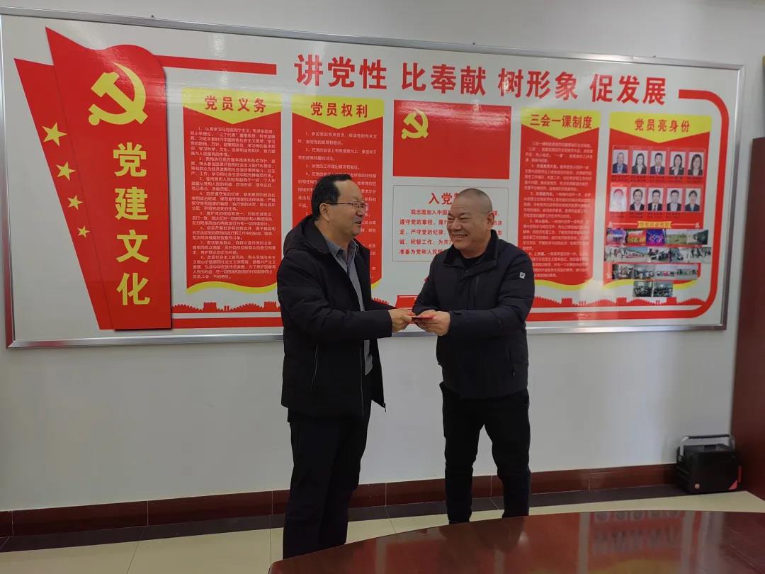 敦煌種業(yè)領導看望慰問公司老干部、老黨員及困難黨員職工