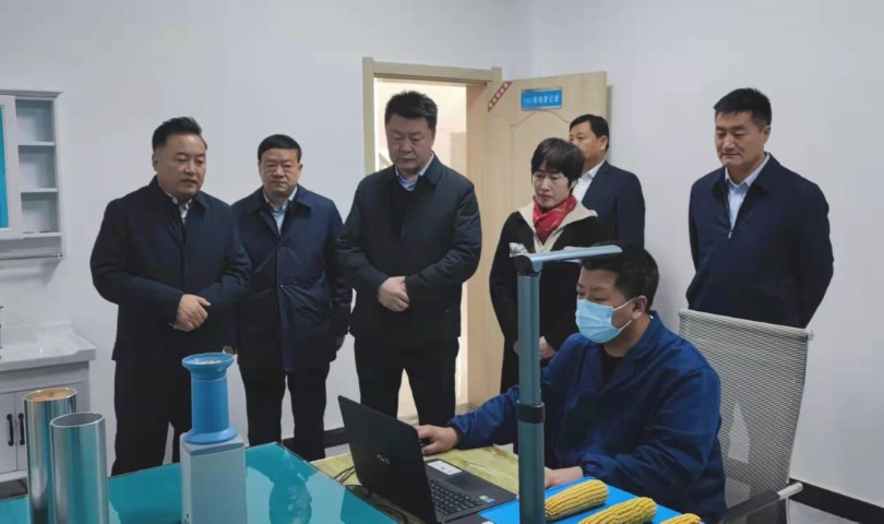 酒泉市政府黨組成員、副市長(zhǎng)哈里別克來敦煌種業(yè)調(diào)研指導(dǎo)工作